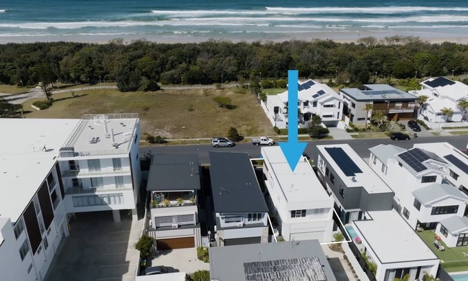 Kingscliff House | Seaside Chique on Cylinders - 3 Bedroom Beachside Villa by uHoliday