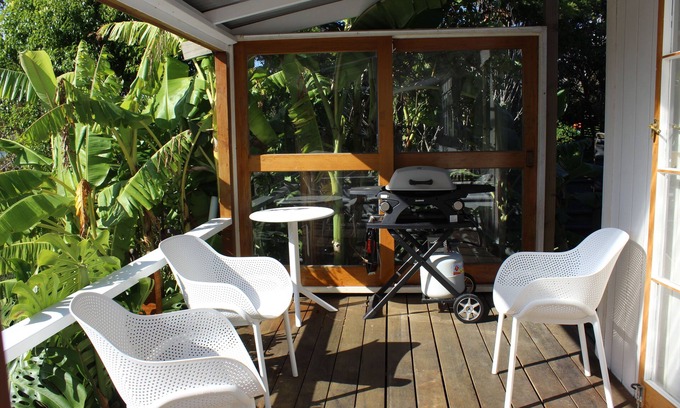 Surfdale House | Seaside Diamond - 5 minutes' drive to the popular Oneroa Village/Palm Beach