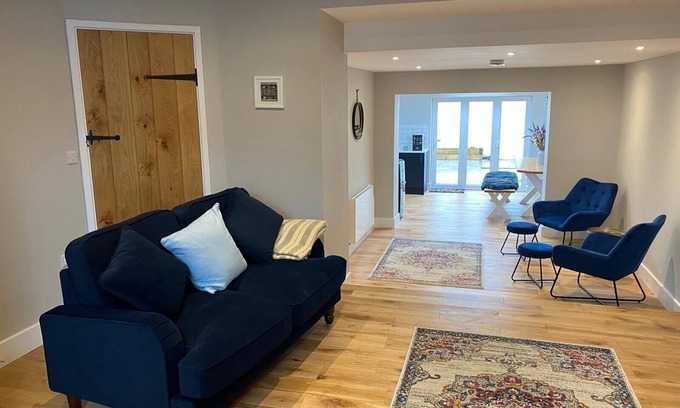 Aberaeron House | Seaside Elegance: Luxury Retreat with a South-Facing Porcelain Courtyard
