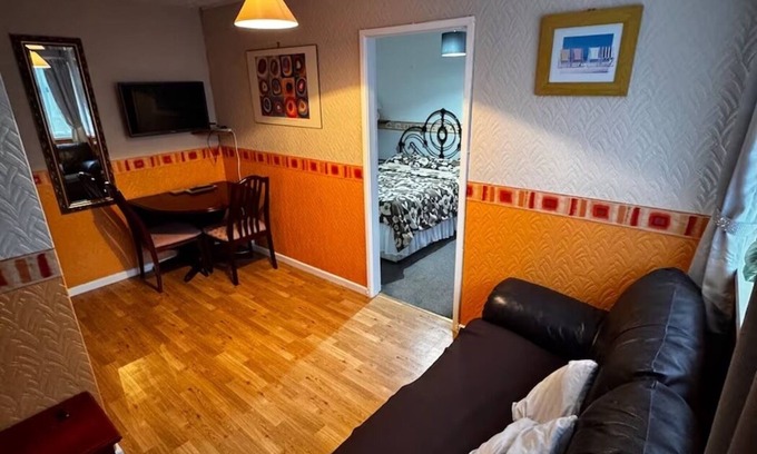 North Shore Apartment | Seaside Escape Walk To The Beach 1 Bed Apartment