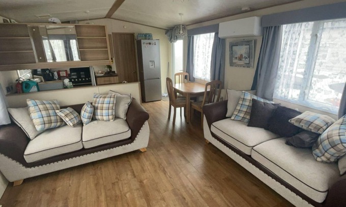 Leysdown-on-Sea Cabin | Seaside holiday caravan on park holidays harts