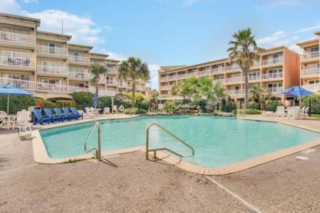 Galveston Hotel | Seaside Retreat with Pools and Cruise Parking