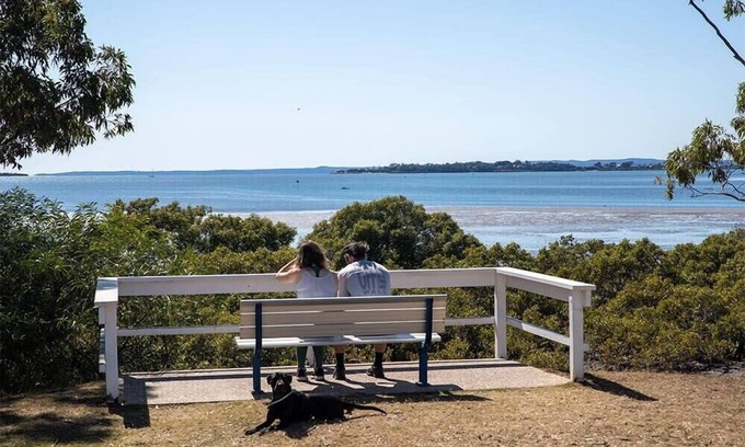 Wynnum Apartment | Seaside Serenity at Plumeria Place