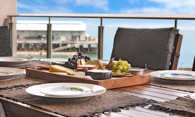Darwin City Centre Condo | Seaside Serenity: Ocean View ~ Balcony Dining
