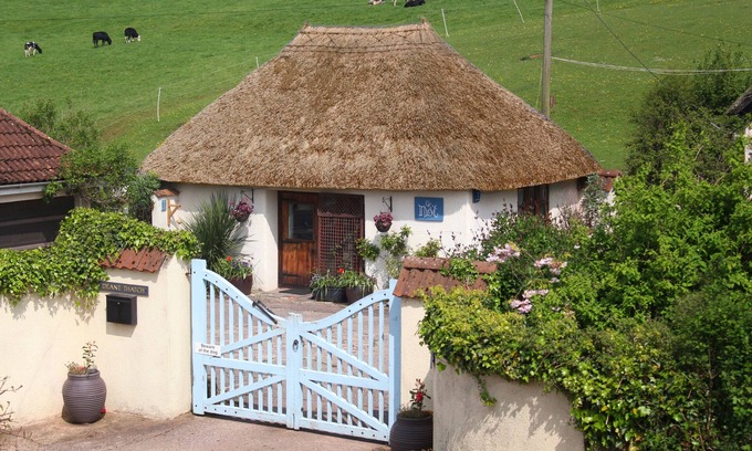 Liverton Cottage | Seaside Thatched Devon Cottage just for two.
