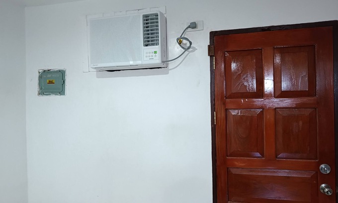 Catangnan Apartment | Seaside view a friendly neighborhood and near in many tourist spot in the island