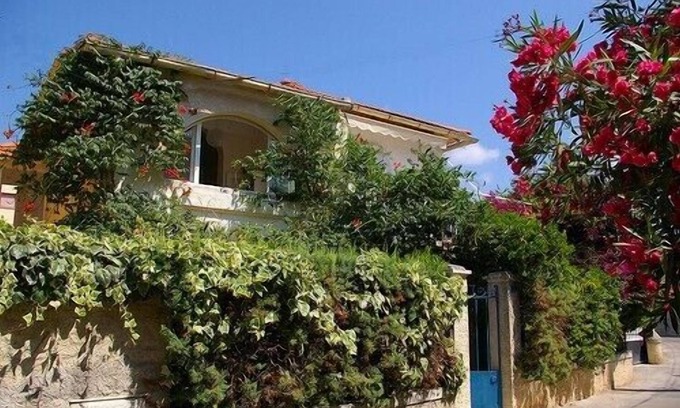 Bandol Apartment | Seaside Villa Apartment with Large Terrace 2 mins from Renecros Beach