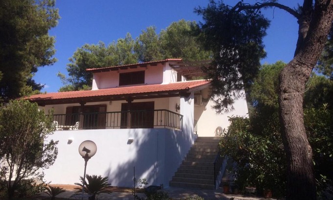 Chalcis Villa | Seaside Villa in Alikes, Chalkida