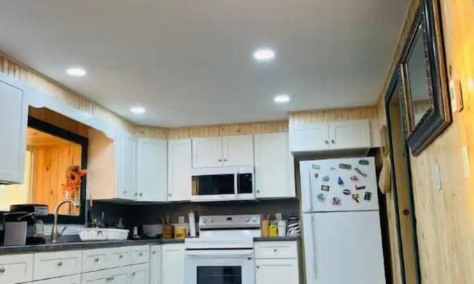 Bridgewater Condo | Seasonal Discount is on! 7 ppl Hottub with the view of the Mush a Mush Lakenn