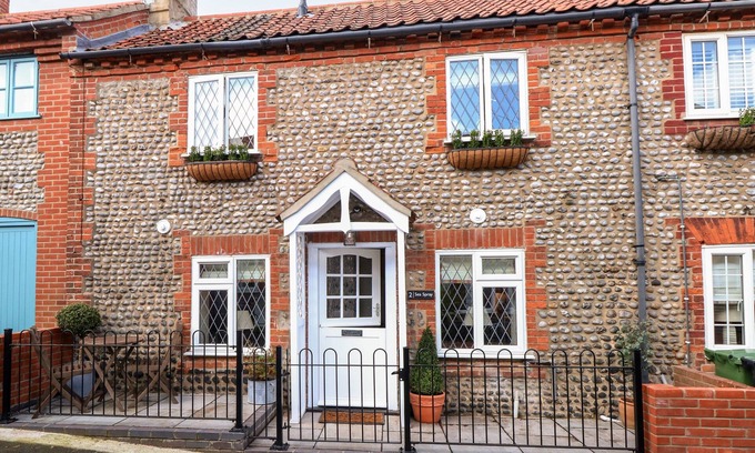 Sheringham Cottage | SEASPRAY, pet friendly, character holiday cottage in Sheringham