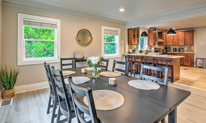Victory Heights House | Seattle Home w/ Private Yard ~ 8 Mi to Dtwn!