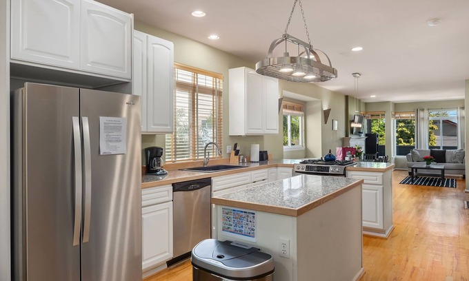 Miller Park House | Seattle Vacation Home: The Vineyard: 3 bedroom/2.5 bathroom