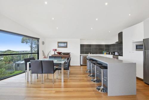 Jan Juc House | Seaview Sanctuary Jan Juc Distant Ocean View