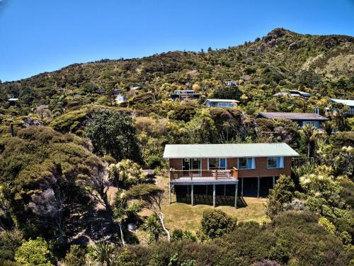 Piha House | Seaview, Sun and Surf - Piha Holiday Home