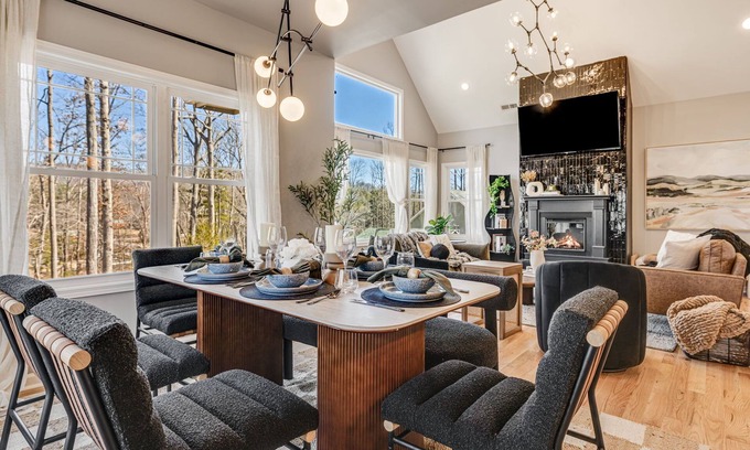 Hendersonville House | Secluded 5BR Stay,HotTub,Sauna,GameRoom,FirePit