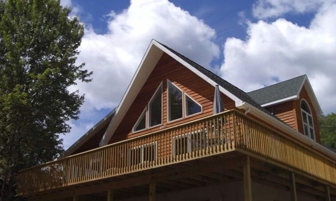 Berkeley Springs Ski Chalet | Secluded, Convenient, Hot tub, WiFi, Near Cacapon State Park