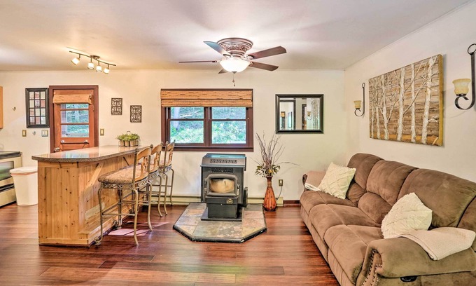 East Durham Cabin | Secluded East Durham Cabin Retreat w/ Deck!
