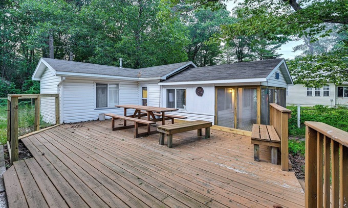 Northeastern Michigan Cabin | Secluded East Tawas Cabin w/Private Beach Access!