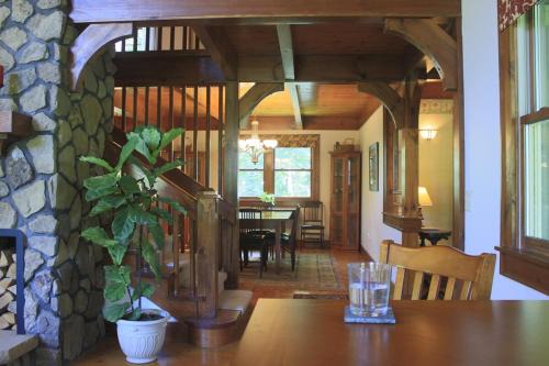 Dennison House | Secluded Family Retreat