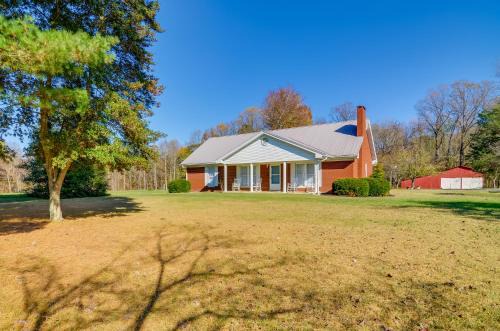 Jamestown House | Secluded Jamestown Home about 5 Mi to Lake Cumberland!