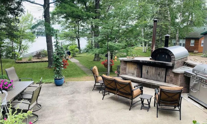 Tomahawk House | Secluded Northwoods getaway on beautiful Lake Nokomis