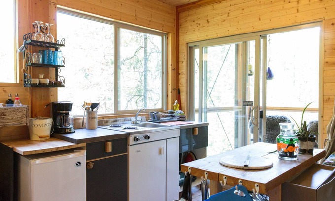 Halfmoon Bay Apartment | Secret Cove Waterfront Suite with Hot Tub