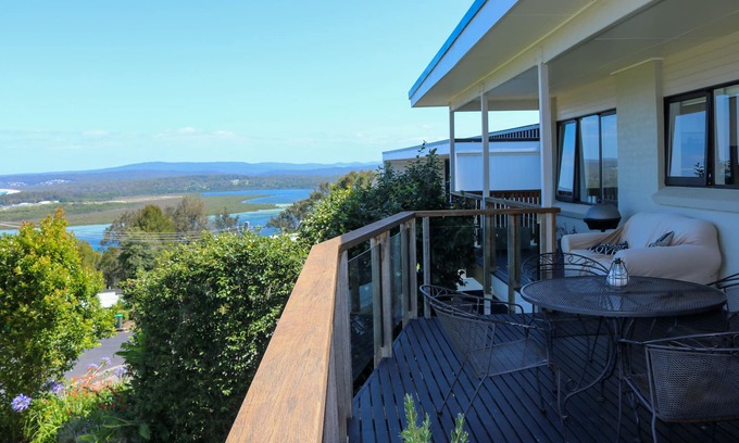 Merimbula House | See 2 Sea - 3 Bedroom Home with Stunning views - 2+ nights