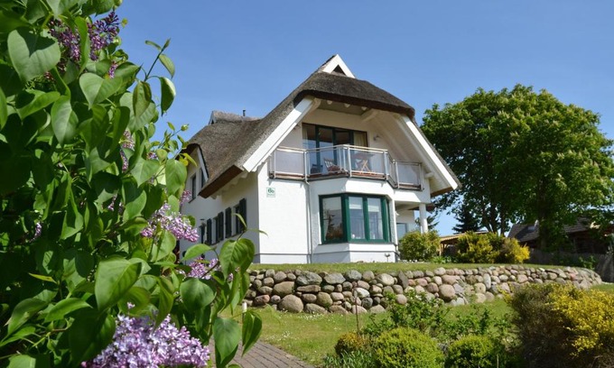 Seedorf Apartment | Seedörper Reethus mit Hafenblick, Kamin und Sauna
