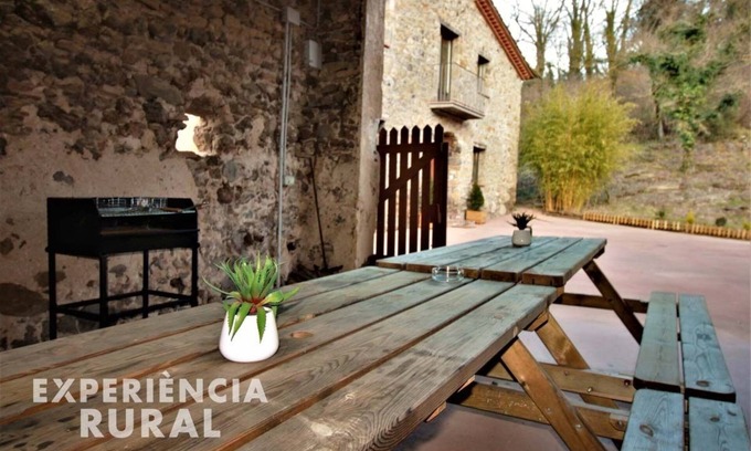 Les Preses Cottage | Self catering La Cantina for 14 people