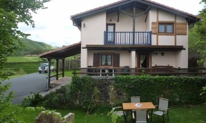 Azpilkueta Cottage | Self catering Labakia for 6 people
