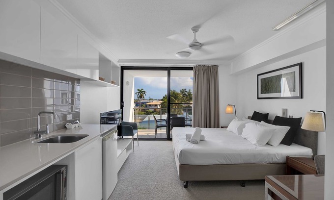 Mackay Apartment | Self Check in Modern Studio Apartment