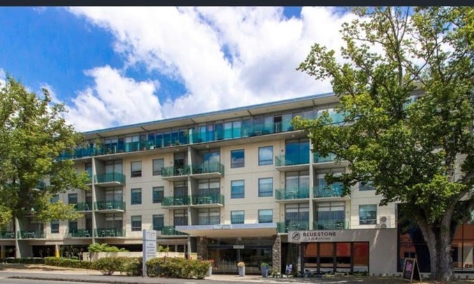 Launceston CBD Apartment | Self contained in city with on site restaurant, gym & parking