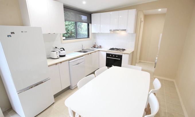 Batesford Apartment | Self contained studio apartment perfect for shorter or longer stays