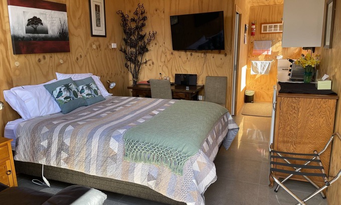 Motueka Apartment | Self contained unit. By the beach and golf course only 2.2 kms to town centre