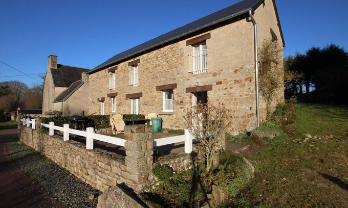 Angoville-sur-Ay Cottage | Semi-detached house with terrace and BBQ near Lessay