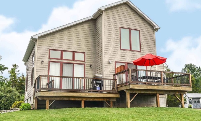 Oaks Corners Cottage | Seneca Knoll:"Gorgeous Custom-built Home with Seneca Lake Views"