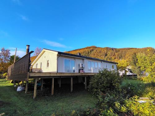 Lenvik Apartment | Senja Jøvika Lodge In the heart of Mallangen