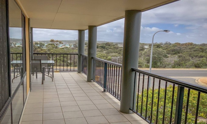 Lake Wangary House | Serendipity is a Large, Well Equipped Esplanade Townhouse
