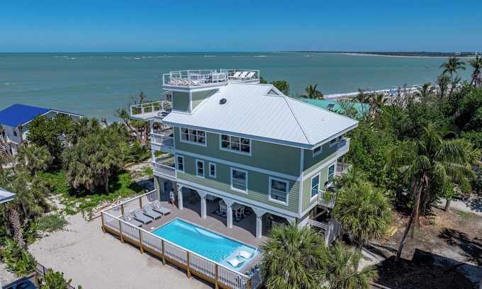 Jose's Hideaway House | Serendipity is BACK - Complete remodel April 2024 - Pool; 2 Golf Carts