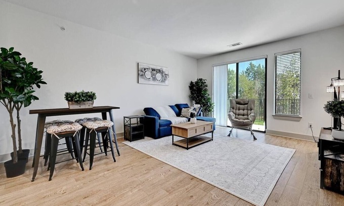 East Oak Hill Apartment | Serene 1Bed/1Bath Apt w/ Free Parking + Yard