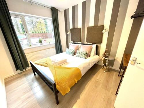 Cambridge House | Serene and Cozy 1-Bedroom House with Parking