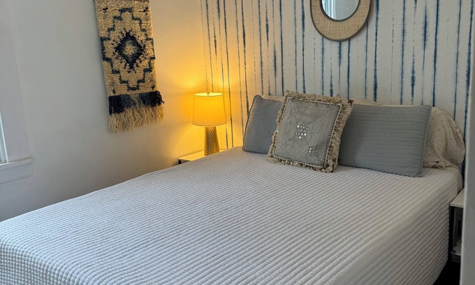 Mystic - New London Apartment | Serene Apartment-5 Min walk to attractions in Mystic-Private Deck!