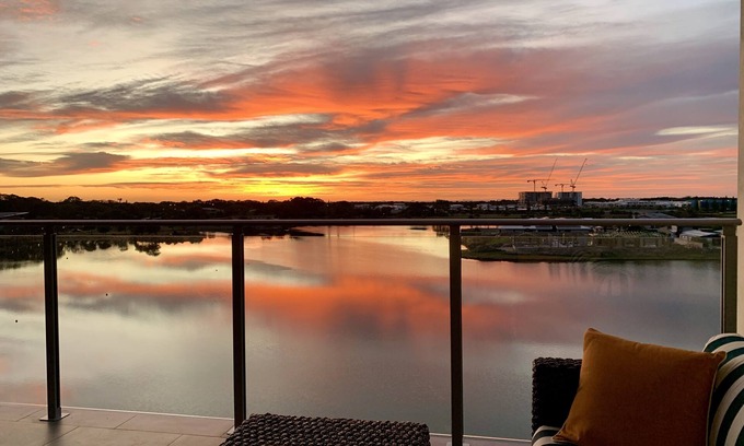 Birtinya Apartment | Serene coastal waterfront apartment, private oasis, daily sunrises over ocean