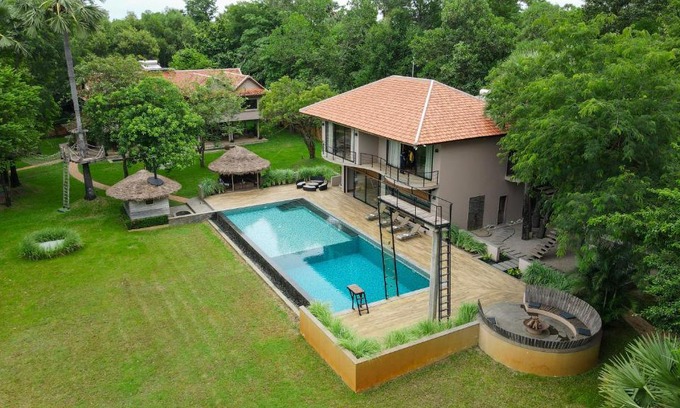 Siem Reap Villa | Serene Garden Residence - Private Luxury Modern Style 6 Bedrooms Pool Garden Villa