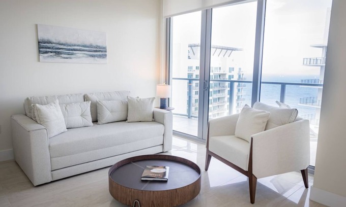 Singer Island Hotel | Serene Getaway with Ocean Breeze Balcony