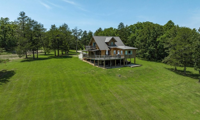 Eureka Springs House | Serene private cabin on 6+ acres- fishing, fire pit, pool table, foosball table