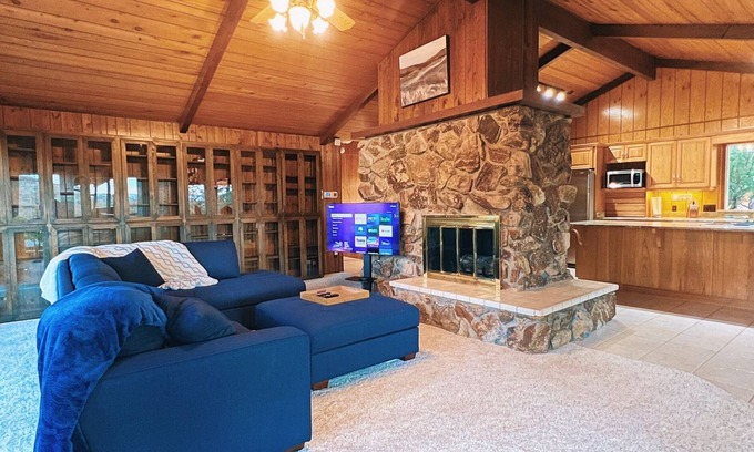 Eagle Point House | Serene Shasta Hilltop Escape w/private jacuzzi and sauna.