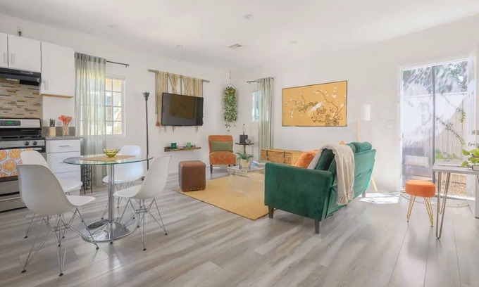 Atwater Village House | Serene, Stylish 2bd/2bth Bungalow & Yard - next to Silverlake/Echo Park Hotspots