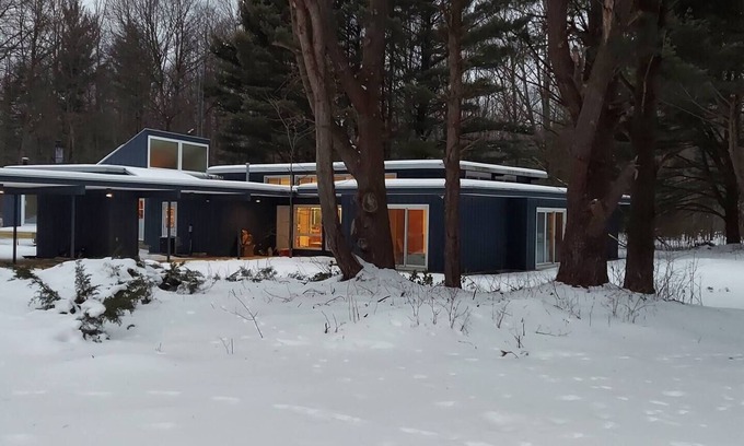 South Haven House | Serene Wooded Retreat 🩴 Private Pool: Walk to Beach