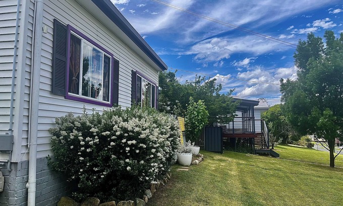 Lithgow Cottage | Serenity - a peaceful cottage 5 minutes drive to the centre